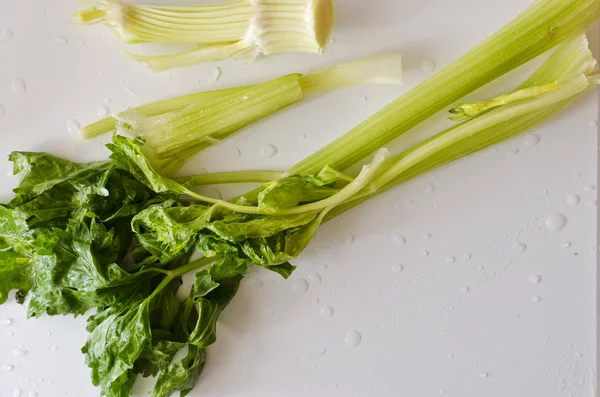 Kereviz salatası için hazırlık