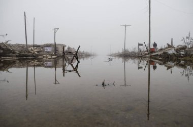 İnsanları Epecuen, Buenos Aires, Arjantin yılında sel izlemek