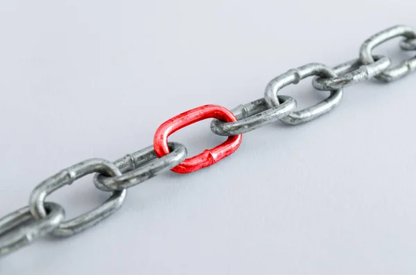 Diagonal metal chain, with red link