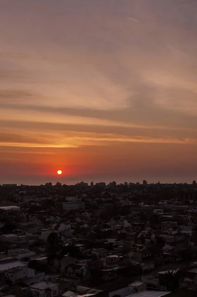 Sonnenaufgang Über Dem Meer Rote Sonne Bunte Wolken — Stockfoto