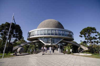 Buenos Aires, Arjantin - 10 / 08 / 2019: Palermo Mahallesi 'ndeki Galileo Galilei Gökevi manzarası. Bir Buenos Aires simgesi.
