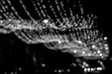 siyah ve beyaz bulanık şehir ışıkları 