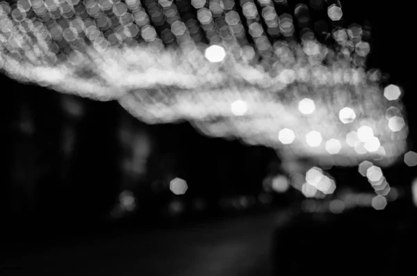黒と白のぼやけた街の灯 — ストック写真