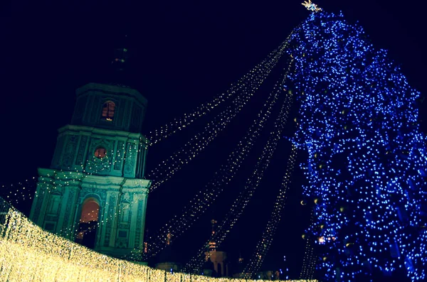 乌克兰基辅圣诞树的模糊视图 — 图库照片