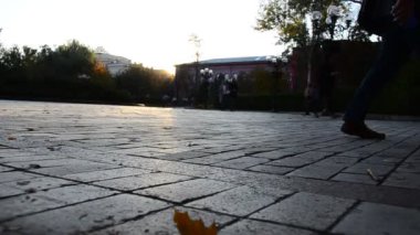 Kiev, Ukrayna sokakta yürüyen insanlar