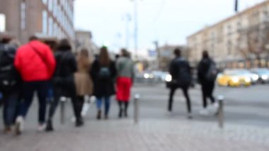 Khreschyatik, Kiev, Ukrayna Merkez cadde boyunca yürüyüş insanların odaklanmamış görünümü