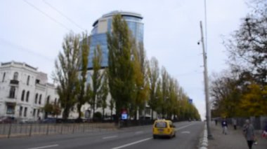 Kiev ve araba trafiği, Ukrayna sokakta yürüyen insanlar