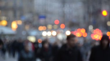 Khreschyatik, Kiev, Ukrayna Merkez cadde boyunca yürüyüş insanların odaklanmamış görünümü