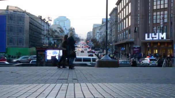 Mensen Lopen Centrale Straat Van Khreschyatik Kiev Oekraïne — Stockvideo