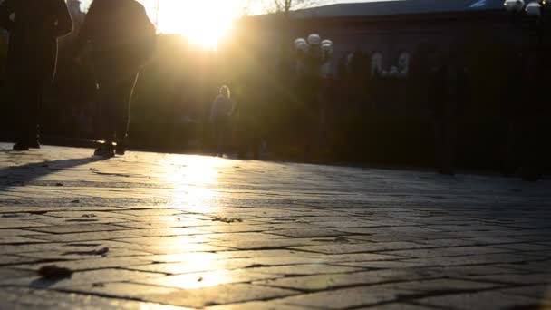 Personnes Marchant Dans Rue Kiev Ukraine — Video