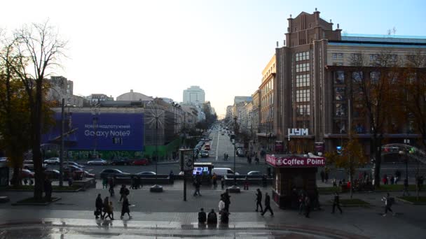 Mensen Lopen Centrale Straat Van Khreschyatik Kiev Oekraïne — Stockvideo