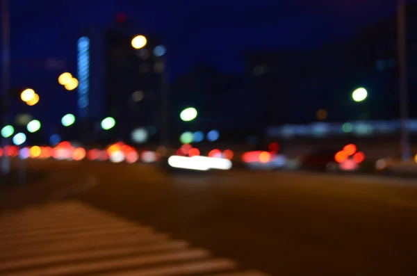 夜の街の背景にある — ストック写真