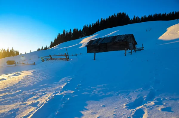 Winter Landschap Van Besneeuwde Bergen Natuur Achtergrond — Stockfoto