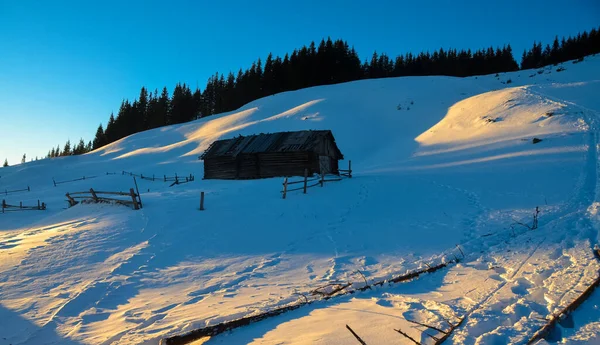 Winter Landschap Van Besneeuwde Bergen Natuur Achtergrond — Stockfoto
