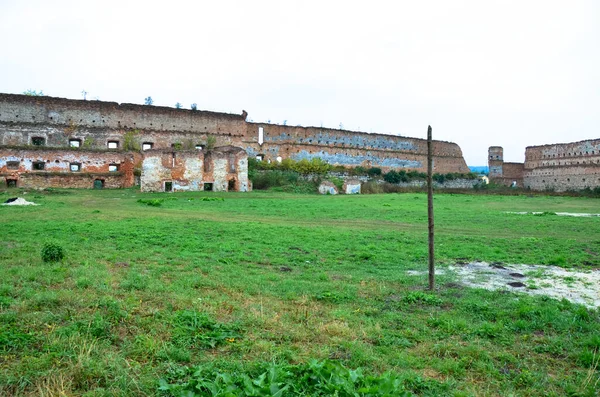 Vista Ruinas Edificios Antiguos Con Césped Hierba — Foto de Stock