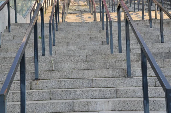 金属製の手すりとコンクリートの階段オリンピック競技場の入り口キエフ — ストック写真