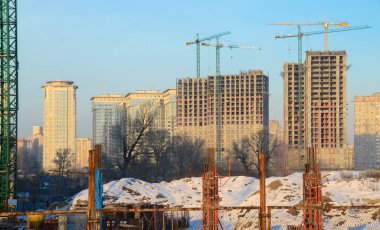 Mimari çekim, vinçlerle inşa edilen binalar