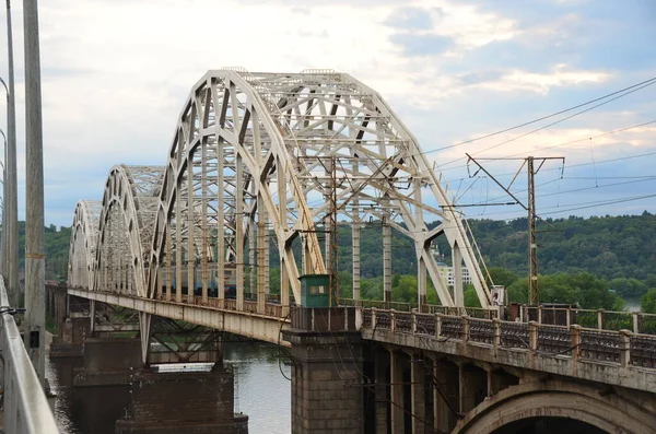modern yüksek köprü, kentsel mimari kavramı