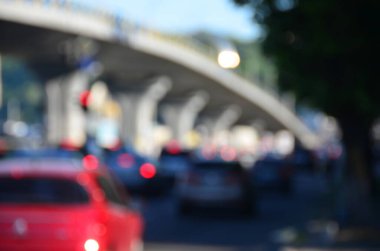 Yol trafiğinin, Kyiv 'in, Ukrayna' nın odaksız görüntüsü