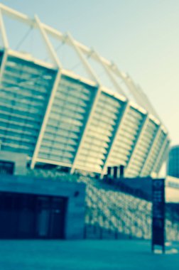 Mavi gökyüzü ile modern mimariye bakış