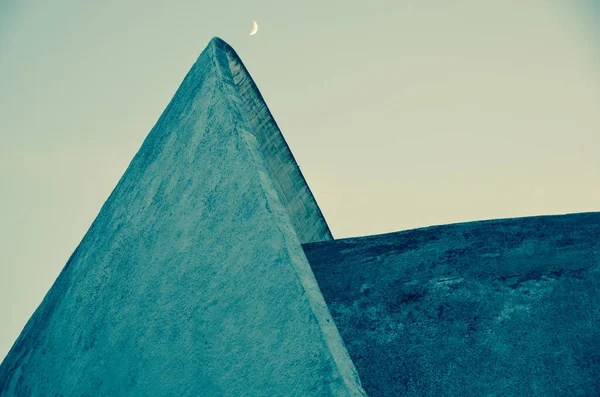 Kyiv Krematoryum ön cephe detayları, Baikove Mezarlığı