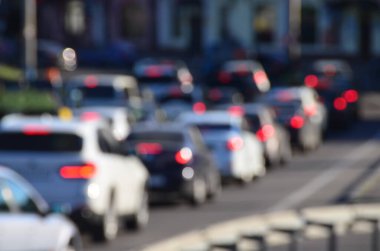 Yol trafiğinin, Kyiv 'in, Ukrayna' nın odaksız görüntüsü