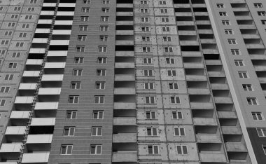 Şehirdeki modern bina cephesi