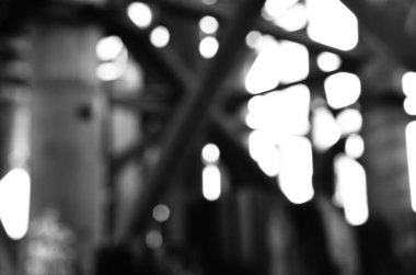 Şehirdeki köprü inşaatının manzarası