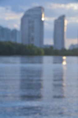 Bulanık şehir. Renkli soyut arkaplan