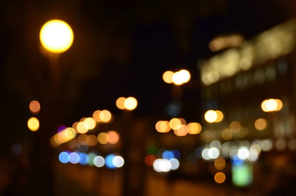 Gedeconcentreerde Opname Van Straatgebouw Nachts Verlicht — Stockfoto