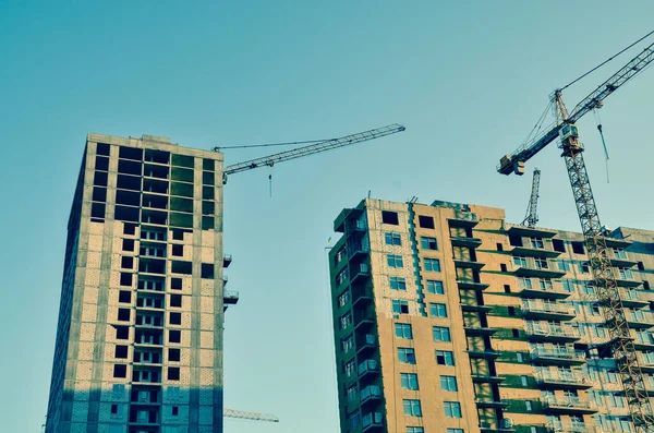 Şehirdeki modern binaların görünüşü