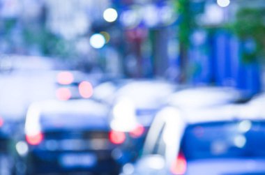 Şehirdeki yol trafiğinin bulanık görüntüsü