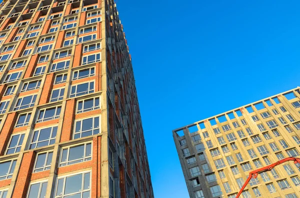 Mimari çekim, vinçlerle inşa edilen binalar