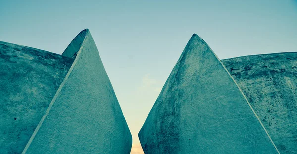 Kyiv Krematoryum ön cephe detayları, Baikove Mezarlığı