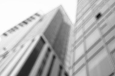 Mimari çekim, pencereli bina cephesi, siyah beyaz