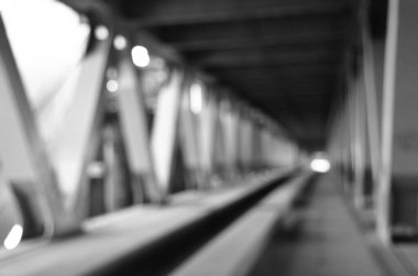 Şehirdeki köprü inşaatının manzarası