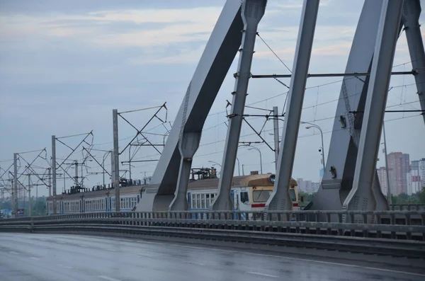 Moderna Ponte Alta Arquitetura Urbana Conceito Fundo — Fotografia de Stock