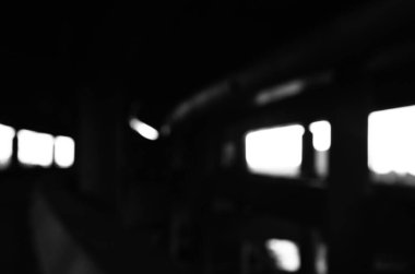 Şehirdeki köprü inşaatının manzarası