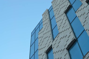 mimari çekim, pencereli bina cephesi