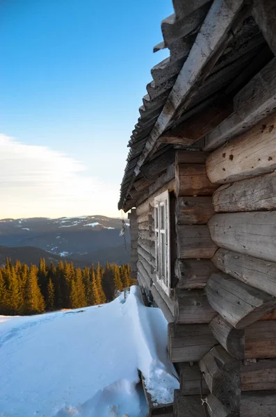 Wooden Hut Hilltop Snowy Scene — Stock Photo, Image