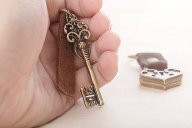 dramatik sesi ile insan elinde kalp