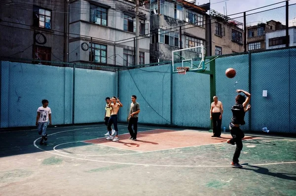 Beijing China Jun 2011 People Playing Basketball Open Street Field — Stock Photo, Image