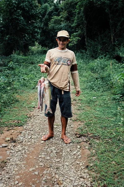 Phan Don 2011年7月6日 当地渔民回家时在丛林小径上捕获 — 图库照片