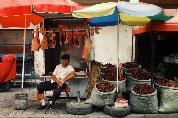 Kashgar China May 2011 Uyghur Man Selling Meat Paprika Spice — Stock Photo, Image