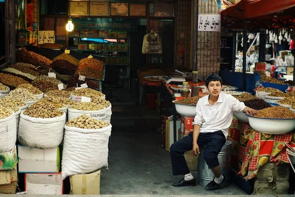 Kashgar China May 2011 Young Uyghur Boy Market Selling Nuts — Stock Photo, Image