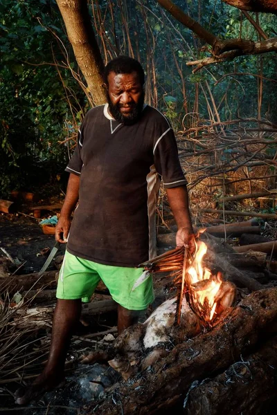 Olal Village Ambrym Island Vanuatu Jul 2016 Местный Житель Чистит — стоковое фото