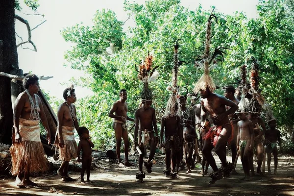 Village Walarano Île Malekula Vanuatu Jul 2016 Homme Femme Tribaux Image En Vente