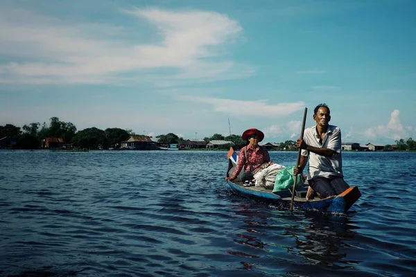 Yasadışı Topluluk Tonle Sap Gölü Kamboçya Ekim 2011 Yerel Aile — Stok fotoğraf