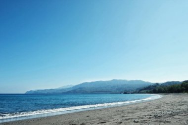 Lolits Köyü, Espiritu Santo Adası / Vanuatu Cumhuriyeti - 10 Ağustos 2016: güzel çarpıcı tropik cenneti sığ Pasifik Okyanusu Deniz kıyısında beyaz kumlu plaj yağmur ormanları orman ile