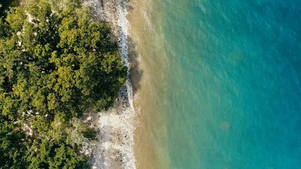 Deslumbrante Drone Aéreo Imagem Geométrica Mínima Uma Costa Oceânica Tropical — Fotografia de Stock